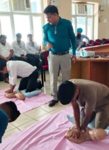 फिरोजपुर के 23 रेलवे कर्मियों ने आपातकालीन स्थिति में यात्रियों की सहायता के लिए सीपीआर सीखा