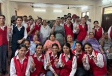 फिरोजपुर के छात्रों ने वरिष्ठ नागरिक गृह का दौरा किया; बुजुर्गों की कहानियों से प्रभावित