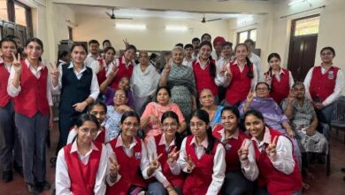 फिरोजपुर के छात्रों ने वरिष्ठ नागरिक गृह का दौरा किया; बुजुर्गों की कहानियों से प्रभावित