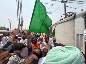 ਫਿਰੋਜ਼ਪੁਰ ਤੋਂ ਨਾਂਦੇੜ ਹਜੂਰ ਸਾਹਿਬ ਜਾਣ ਵਾਲੀ ਟ੍ਰੇਨ ਨੂੰ ਰਾਣਾ ਸੋਢੀ ਨੇ ਦਿੱਤੀ ਹਰੀ ਝੰਡੀਆਂ, ਟ੍ਰੇਨ ਚਲਣ ਤੋਂ ਪਹਿਲਾਂ ਕੀਤੀ ਗਈ ਅਰਦਾਸ
