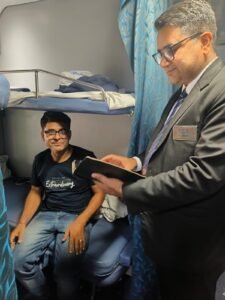 रेलवे ने 1,155 बेटिकट यात्रियों से 7 लाख रुपये से अधिक का जुर्माना वसूला