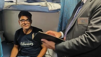 रेलवे ने 1,155 बेटिकट यात्रियों से 7 लाख रुपये से अधिक का जुर्माना वसूला रेलवे ने 1,155 बेटिकट यात्रियों से 7 लाख रुपये से अधिक का जुर्माना वसूला