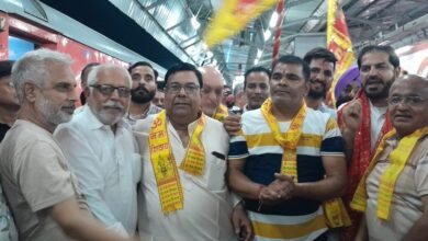 वर्षो पुरानी मांग हुई पूरी, फिरोजपुर से हरिद्वार ट्रेन को हीरा सोढ़ी और संतो ने दिखाई हरी झंडी, जयकारो से गूंजा रेलवे स्टेशन