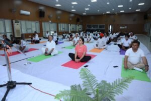 फिरोजपुर रेलवे क्लब में 155 अधिकारियों और परिवारों की भागीदारी के साथ योग दिवस मनाया गया