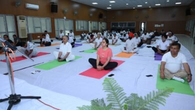 फिरोजपुर रेलवे क्लब में 155 अधिकारियों और परिवारों की भागीदारी के साथ योग दिवस मनाया गया