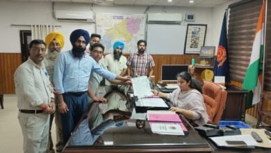 ਡੀਟੀਐਫ ਨੇ ਪੰਜਾਬ ਦੇ 5,178 ਅਧਿਆਪਕਾਂ ਦੇ ਬਕਾਇਆ ਬਕਾਏ ਜਾਰੀ ਕਰਨ ਲਈ ਡੀਸੀ ਨੂੰ ਮੰਗ ਪੱਤਰ ਸੌਂਪਿਆ ਡੀਟੀਐਫ ਨੇ ਪੰਜਾਬ ਦੇ 5,178 ਅਧਿਆਪਕਾਂ ਦੇ ਬਕਾਇਆ ਬਕਾਏ ਜਾਰੀ ਕਰਨ ਲਈ ਡੀਸੀ ਨੂੰ ਮੰਗ ਪੱਤਰ ਸੌਂਪਿਆ