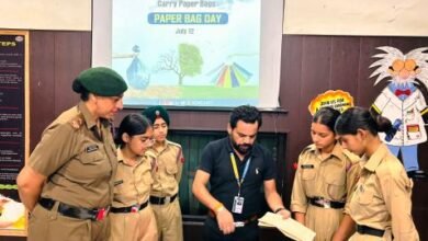 विश्व पेपर बैग दिवस के उपलक्ष्य में दुकानदारो को बांटे कागज के लिफाफे, एनसीसी कैडेटस ने लगाए पौधे, कागज के बनाए लिफाफे विश्व पेपर बैग दिवस के उपलक्ष्य में दुकानदारो को बांटे कागज के लिफाफे, एनसीसी कैडेटस ने लगाए पौधे, कागज के बनाए लिफाफे