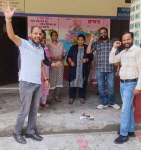 ਪੰਜਾਬ ਪੇਅ ਸਕੇਲ ਬਹਾਲੀ ਸਾਂਝਾ ਫਰੰਟ ਦੇ ਸੱਦੇ ਤੇ ਪੰਜਾਬ ਦੇ ਸਮੂਹ ਮੁਲਾਜ਼ਮਾਂ ਵੱਲੋਂ 17 ਜੁਲਾਈ 2020 ਤੋਂ ਬਾਅਦ ਭਰਤੀ ਹੋਏ ਮੁਲਾਜਮਾਂ ਲਈ ਹਰ ਥਾਂ ਤੇ ਮਨਾਇਆ ਗਿਆ ਕਾਲਾ ਦਿਵਸ ਪੰਜਾਬ ਪੇਅ ਸਕੇਲ ਬਹਾਲੀ ਸਾਂਝਾ ਫਰੰਟ ਦੇ ਸੱਦੇ ਤੇ ਪੰਜਾਬ ਦੇ ਸਮੂਹ ਮੁਲਾਜ਼ਮਾਂ ਵੱਲੋਂ 17 ਜੁਲਾਈ 2020 ਤੋਂ ਬਾਅਦ ਭਰਤੀ ਹੋਏ ਮੁਲਾਜਮਾਂ ਲਈ ਹਰ ਥਾਂ ਤੇ ਮਨਾਇਆ ਗਿਆ ਕਾਲਾ ਦਿਵਸ