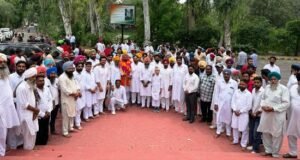 ਵੱਡੀ ਗਿਣਤੀ ’ਚ ਆਮ ਆਦਮੀ ਪਾਰਟੀ ਦੇ ਯੂਥ ਵਰਕਰ ਹੁਸੈਨੀ ਵਾਲਾ ਵਿਖੇ ਸ਼ਹੀਦਾਂ ਨੂੰ ਹੋਏ ਨਤਮਸਤਕ ਵੱਡੀ ਗਿਣਤੀ ’ਚ ਆਮ ਆਦਮੀ ਪਾਰਟੀ ਦੇ ਯੂਥ ਵਰਕਰ ਹੁਸੈਨੀ ਵਾਲਾ ਵਿਖੇ ਸ਼ਹੀਦਾਂ ਨੂੰ ਹੋਏ ਨਤਮਸਤਕ