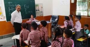 मंडल रेल प्रबंधक श्री संजय साहू द्वारा बाल निकेतन विद्यालय का निरीक्षण