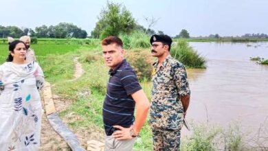 ਡਿਪਟੀ ਕਮਿਸ਼ਨਰ ਨੇ ਸਤਲੁਜ ਦਰਿਆ ਨਾਲ ਲੱਗਦੇ ਪਿੰਡਾਂ ਦਾ ਦੌਰਾ ਕਰਕੇ ਪਾਣੀ ਦੇ ਪੱਧਰ ਤੇ ਬੰਨ੍ਹਾਂ ਦੀ ਸਥਿਤੀ ਦਾ ਲਿਆ ਜਾਇਜ਼ਾ ਡਿਪਟੀ ਕਮਿਸ਼ਨਰ ਨੇ ਸਤਲੁਜ ਦਰਿਆ ਨਾਲ ਲੱਗਦੇ ਪਿੰਡਾਂ ਦਾ ਦੌਰਾ ਕਰਕੇ ਪਾਣੀ ਦੇ ਪੱਧਰ ਤੇ ਬੰਨ੍ਹਾਂ ਦੀ ਸਥਿਤੀ ਦਾ ਲਿਆ ਜਾਇਜ਼ਾ