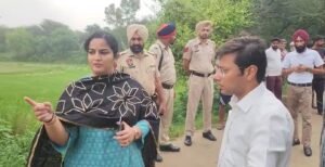 ਡੀਸੀ ਦੀਪ ਸ਼ਿਖਾ ਸ਼ਰਮਾ ਨੇ ਫਿਰੋਜ਼ਪੁਰ ਦੇ ਹੜ੍ਹ ਪ੍ਰਭਾਵਿਤ ਪਿੰਡਾਂ ਦਾ ਦੌਰਾ ਕੀਤਾ