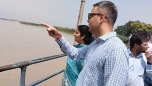 ਡਿਪਟੀ ਕਮਿਸ਼ਨਰ ਫਿਰੋਜ਼ਪੁਰ ਅਤੇ ਤਰਨਤਰਾਨ ਨੇ ਸੰਯੁਕਤ ਤੌਰ ਤੇ ਹਰੀਕੇ ਹੈੱਡ ਵਰਕਸ ਦਾ ਕੀਤਾ ਦੌਰਾ