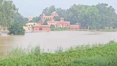 ਫਿਰੋਜ਼ਪੁਰ ਵਿੱਚ ਹੁਸੈਨੀਵਾਲਾ ਸਾਂਝੀ ਚੈੱਕ ਪੋਸਟ ਹੜ੍ਹਾਂ ਨਾਲ ਡੁੱਬ ਗਈ ਫਿਰੋਜ਼ਪੁਰ ਵਿੱਚ ਹੁਸੈਨੀਵਾਲਾ ਸਾਂਝੀ ਚੈੱਕ ਪੋਸਟ ਹੜ੍ਹਾਂ ਨਾਲ ਡੁੱਬ ਗਈ