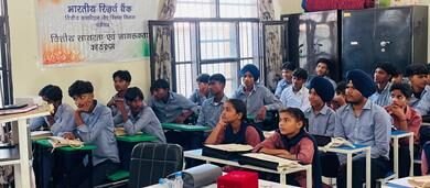 ਸਰਕਾਰੀ ਸੀਨੀਅਰ ਸੈਕੰਡਰੀ ਸਕੂਲ, ਵਲੂਰ, ਫਿਰੋਜ਼ਪੁਰ ਵਿਖੇ ਵਿੱਤੀ ਸਾਖਰਤਾ ਕੈਂਪ ਦਾ ਆਯੋਜਨ