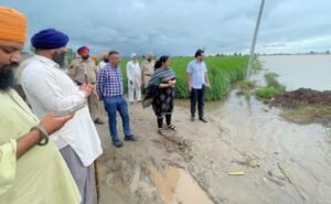 ਡਿਪਟੀ ਕਮਿਸ਼ਨਰ ਵੱਲੋਂ ਸਤਲੁਜ ਦਰਿਆ ਨਾਲ ਲੱਗਦੇ ਪਿੰਡਾਂ ਦਾ ਲਗਾਤਾਰ ਦੌਰਾ ਜਾਰੀ ਡਿਪਟੀ ਕਮਿਸ਼ਨਰ ਵੱਲੋਂ ਸਤਲੁਜ ਦਰਿਆ ਨਾਲ ਲੱਗਦੇ ਪਿੰਡਾਂ ਦਾ ਲਗਾਤਾਰ ਦੌਰਾ ਜਾਰੀ
