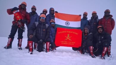 ਗੋਲਡਨ ਐਰੋ ਗਨਰਜ਼ ਨੇ ਮਾਊਂਟ ਕੁਨ 'ਤੇ ਫਤਿਹ ਹਾਸਲ ਕੀਤੀ, 1965 ਦੀ ਜਿੱਤ ਦੀ ਹੀਰਕ ਜਯੰਤੀ ਨੂੰ ਸਮਰਪਿਤ ਇਤਿਹਾਸਿਕ ਚੜ੍ਹਾਈ ਗੋਲਡਨ ਐਰੋ ਗਨਰਜ਼ ਨੇ ਮਾਊਂਟ ਕੁਨ 'ਤੇ ਫਤਿਹ ਹਾਸਲ ਕੀਤੀ, 1965 ਦੀ ਜਿੱਤ ਦੀ ਹੀਰਕ ਜਯੰਤੀ ਨੂੰ ਸਮਰਪਿਤ ਇਤਿਹਾਸਿਕ ਚੜ੍ਹਾਈ