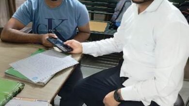 रेलकर्मी की तत्परता से यात्री का खोया हुआ मोबाइल लौटाया गया रेलकर्मी की तत्परता से यात्री का खोया हुआ मोबाइल लौटाया गया