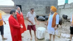 ਪੰਜਾਬ ਵਿੱਚ ਹੜ੍ਹ ਦਾ ਕਹਿਰ – ਦਿਵਯ ਜਯੋਤੀ ਜਾਗ੍ਰਿਤੀ ਸੰਸਥਾਨ ਵੱਲੋਂ ਦਵਾਈਆਂ, ਪਸ਼ੂਆਂ ਲਈ ਚਾਰਾ ਅਤੇ ਰਾਸ਼ਨ ,ਵੈਟਰਨਰੀ ਸਹਾਇਤਾ, ਨਾ ਪੁਹੰਚਣ ਯੋਗ ਸਥਾਨਾਂ ਤੇ ਪੁਹੰਚਾਈ ਸਹਾਇਤਾ