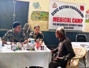 बीएसएफ ने बाढ़ प्रभावित सीमावर्ती गांवों में चिकित्सा शिविर का आयोजन किया