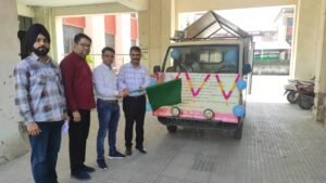 ਕਿਸਾਨਾਂ ਨੂੰ ਪਰਾਲੀ ਸਾੜਨ ਤੋਂ ਰੋਕਣ ਲਈ ਐਸਡੀਐਮ ਅਤੇ ਮੁਖ ਖੇਤੀਬਾੜੀ ਅਫਸਰ ਨੇ ਜਾਗਰੂਕਤਾ ਵੈਨ ਨੂੰ ਹਰੀ ਝੰਡੀ ਦੇ ਕੇ ਰਵਾਨਾ ਕੀਤਾ