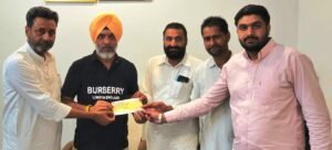 ਪਿੰਡ ਬੇਟੂ ਕਦੀਮ ਦੇ ਸਰਪੰਚ ਨੇ ਮੁੱਖ ਮੰਤਰੀ ਰਾਹਤ ਫੰਡ ਵਿੱਚ 50 ਹਜ਼ਾਰ ਰੁਪਏ ਦੀ ਰਾਸ਼ੀ ਲਈ ਵਿਧਾਇਕ ਰਜਨੀਸ਼ ਕੁਮਾਰ ਦਹੀਯਾ ਨੂੰ ਸੌਂਪਿਆ ਚੈੱਕ ਪਿੰਡ ਬੇਟੂ ਕਦੀਮ ਦੇ ਸਰਪੰਚ ਨੇ ਮੁੱਖ ਮੰਤਰੀ ਰਾਹਤ ਫੰਡ ਵਿੱਚ 50 ਹਜ਼ਾਰ ਰੁਪਏ ਦੀ ਰਾਸ਼ੀ ਲਈ ਵਿਧਾਇਕ ਰਜਨੀਸ਼ ਕੁਮਾਰ ਦਹੀਯਾ ਨੂੰ ਸੌਂਪਿਆ ਚੈੱਕ