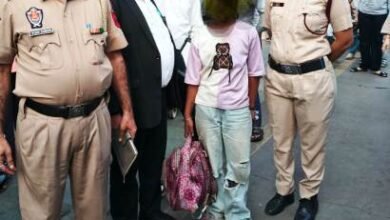 जनशताब्दी एक्सप्रेस में नाबालिग बच्ची को सुरक्षित उसके परिजनों तक पहुँचाने की जिम्मेदारी निभाई जनशताब्दी एक्सप्रेस में नाबालिग बच्ची को सुरक्षित उसके परिजनों तक पहुँचाने की जिम्मेदारी निभाई