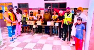 बाढ़ राहत के लिए उत्तर प्रदेश से भी आगे आए दोस्त, मयंक फ़ाउंडेशन के साथ मिलकर किया राहत कार्य