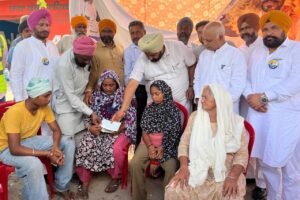 ਵਿਧਾਇਕ ਰਣਬੀਰ ਭੁੱਲਰ ਨੇ ਮ੍ਰਿਤਕ ਬਾਬੂ ਸਿੰਘ ਦੇ ਪਰਿਵਾਰ ਨੂੰ ਸੌਂਪਿਆ 4 ਲੱਖ ਰੁਪਏ ਸਹਾਇਤਾ ਰਾਸ਼ੀ ਦਾ ਚੈੱਕ; 25 ਹਜ਼ਾਰ ਰੁਪਏ ਦੀ ਰਾਸ਼ੀ ਅੰਤਿਮ ਸਸਕਾਰ ਲਈ ਕੀਤੀ ਭੇਟ