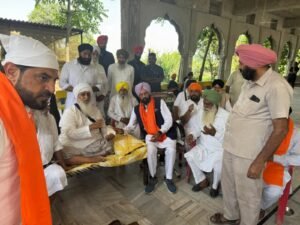 ਰਾਣਾ ਗੁਰਮੀਤ ਸਿੰਘ ਸੋਢੀ ਵਲੋਂ ਗੁਰਦੁਆਰਾ ਸਾਹਿਬ ਦੀ ਉਸਾਰੀ ਅਧੀਨ ਇਮਾਰਤ ਲਈ ਡੇਢ ਲੱਖ ਦੀ ਰਾਸ਼ੀ ਭੇਟ