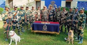 बीएसएफ ने कई तस्करी प्रयास नाकाम किए; 4 किलो से अधिक हेरोइन के 7 पैकेट बरामद, 3 सीमावर्ती जिलों में 5 तस्कर गिरफ्तार बीएसएफ ने कई तस्करी प्रयास नाकाम किए; 4 किलो से अधिक हेरोइन के 7 पैकेट बरामद, 3 सीमावर्ती जिलों में 5 तस्कर गिरफ्तार