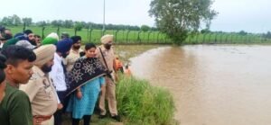 ਡਿਪਟੀ ਕਮਿਸ਼ਨਰ ਅਤੇ ਐਸਐਸਪੀ ਨੇ ਵੱਖ ਵੱਖ ਹੜ ਪ੍ਰਭਾਵਿਤ ਖੇਤਰਾਂ ਦਾ ਦੌਰਾ ਕਰਕੇ ਸਥਿਤੀ ਦਾ ਲਿਆ ਜਾਇਜਾ 