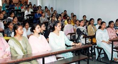 डीएससीडब्ल्यू ने यूवी-विज़ स्पेक्ट्रोफोटोमीटर पर व्यावहारिक प्रशिक्षण का आयोजन किया