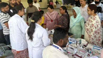 ਸਿਹਤ ਵਿਭਾਗ ਨੇ ਹੁਣ ਸਪੈਸ਼ਲਿਸਟ ਡਾਕਟਰਾਂ ਨੂੰ ਵੀ ਉਤਾਰਿਆ ਹੜ੍ਹ ਪ੍ਰਭਾਵਿਤ ਇਲਾਕਿਆ ਵਿੱਚ ਸਿਹਤ ਵਿਭਾਗ ਨੇ ਹੁਣ ਸਪੈਸ਼ਲਿਸਟ ਡਾਕਟਰਾਂ ਨੂੰ ਵੀ ਉਤਾਰਿਆ ਹੜ੍ਹ ਪ੍ਰਭਾਵਿਤ ਇਲਾਕਿਆ ਵਿੱਚ