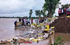 ਫ਼ਿਰੋਜ਼ਪੁਰ: ਐਨਡੀਆਰਐਫ ਅਤੇ ਬੀਐਸਐਫ ਦੀਆਂ ਟੀਮਾਂ ਰਾਹਤ ਕਾਰਜਾਂ ਵਿੱਚ ਜੁਟੀਆਂ ਫ਼ਿਰੋਜ਼ਪੁਰ: ਐਨਡੀਆਰਐਫ ਅਤੇ ਬੀਐਸਐਫ ਦੀਆਂ ਟੀਮਾਂ ਰਾਹਤ ਕਾਰਜਾਂ ਵਿੱਚ ਜੁਟੀਆਂ