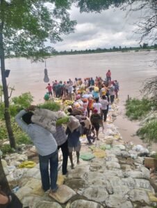 ਫ਼ਿਰੋਜ਼ਪੁਰ: ਐਨਡੀਆਰਐਫ ਅਤੇ ਬੀਐਸਐਫ ਦੀਆਂ ਟੀਮਾਂ ਰਾਹਤ ਕਾਰਜਾਂ ਵਿੱਚ ਜੁਟੀਆਂ ਫ਼ਿਰੋਜ਼ਪੁਰ: ਐਨਡੀਆਰਐਫ ਅਤੇ ਬੀਐਸਐਫ ਦੀਆਂ ਟੀਮਾਂ ਰਾਹਤ ਕਾਰਜਾਂ ਵਿੱਚ ਜੁਟੀਆਂ