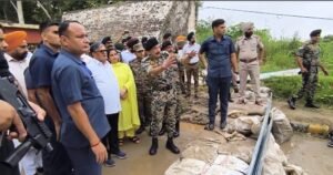 ਰਾਜਪਾਲ ਕਟਾਰੀਆ ਨੇ ਹੜ੍ਹ ਪ੍ਰਭਾਵਿਤ ਫਿਰੋਜ਼ਪੁਰ ਦਾ ਦੌਰਾ ਕੀਤਾ; ਕਿਸਾਨਾਂ ਦੇ ਜ਼ਮੀਨੀ ਹੱਕਾਂ ਲਈ ਆਵਾਜ਼ ਉਠਾਈ