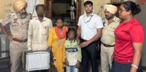 टीटीई की सतर्कता से जालंधर रेलवे स्टेशन पर लापता बच्ची को उसके परिवार से मिलाया गया टीटीई की सतर्कता से जालंधर रेलवे स्टेशन पर लापता बच्ची को उसके परिवार से मिलाया गया