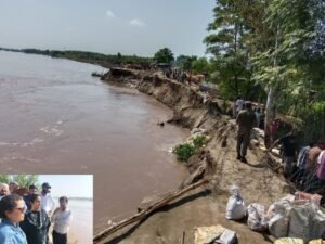 ਪਾਣੀ ਦੇ ਵਹਾਅ ਕਾਰਨ ਪਿੰਡ ਵਾੜਾ ਕਾਲੀ ਰਾਓ ਵਿਖੇ ਕਮਜ਼ੋਰ ਹੋਏ ਬੰਨ ਦੀ ਮਜ਼ਬੂਤੀ ਦੇ ਲਈ ਡਿਪਟੀ ਕਮਿਸ਼ਨਰ ਨੇ ਖ਼ੁਦ ਸੰਭਾਲਿਆ ਮੋਰਚਾ