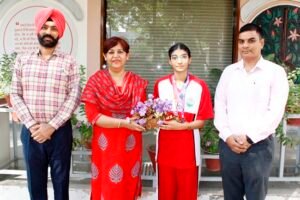 ਦੇਵ ਸਮਾਜ ਕਾਲਜ ਫਾਰ ਵੂਮੈਨ ਫਿਰੋਜਪੁਰ ਦੀ ਵਿਦਿਆਰਥਣ ਅੰਤਰ-ਰਾਸ਼ਟਰੀ ਅਤੇ ਰਾਸ਼ਟਰੀ ਮਾਰਸ਼ਲ ਆਰਟਸ ਵਿੱਚ ਮਾਰੀਆਂ ਮੱਲ੍ਹਾਂ ਦੇਵ ਸਮਾਜ ਕਾਲਜ ਫਾਰ ਵੂਮੈਨ ਫਿਰੋਜਪੁਰ ਦੀ ਵਿਦਿਆਰਥਣ ਅੰਤਰ-ਰਾਸ਼ਟਰੀ ਅਤੇ ਰਾਸ਼ਟਰੀ ਮਾਰਸ਼ਲ ਆਰਟਸ ਵਿੱਚ ਮਾਰੀਆਂ ਮੱਲ੍ਹਾਂ