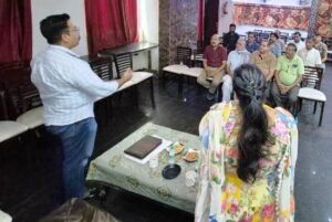 ਤਿਉਹਾਰਾਂ ਦੇ ਸੀਜ਼ਨ ਨੂੰ ਮੁੱਖ ਰੱਖਦੇ ਹੋਏ ਫੂਡ ਸੇਫਟੀ ਅਧਿਕਾਰੀਆਂ ਵੱਲੋਂ ਹਲਵਾਈ ਯੂਨੀਅਨ ਨਾਲ ਕੀਤੀ ਗਈ ਮੀਟਿੰਗ