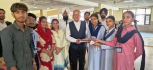 ਡੀਐਲਐਸਏ ਸਕੂਲੀ ਬੱਚਿਆਂ ਅਤੇ ਜੇਲ੍ਹ ਕੈਦੀਆਂ ਦੁਆਰਾ ਦੀਵੇ ਅਤੇ ਮੋਮਬੱਤੀ ਪ੍ਰਦਰਸ਼ਨੀ ਦੀ ਮੇਜ਼ਬਾਨੀ ਕੀਤੀ ਡੀਐਲਐਸਏ ਸਕੂਲੀ ਬੱਚਿਆਂ ਅਤੇ ਜੇਲ੍ਹ ਕੈਦੀਆਂ ਦੁਆਰਾ ਦੀਵੇ ਅਤੇ ਮੋਮਬੱਤੀ ਪ੍ਰਦਰਸ਼ਨੀ ਦੀ ਮੇਜ਼ਬਾਨੀ ਕੀਤੀ