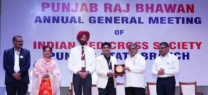 मानव सेवा को समर्पित येस मैन विपुल नारंग को पंजाब के राज्यपाल ने किया सम्मानित मानव सेवा को समर्पित येस मैन विपुल नारंग को पंजाब के राज्यपाल ने किया सम्मानित