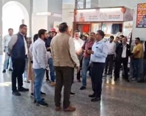 उत्तर रेलवे के अपर महाप्रबंधक ने अमृतसर रेलवे स्टेशन के पुनर्विकास योजनाओं की समीक्षा की उत्तर रेलवे के अपर महाप्रबंधक ने अमृतसर रेलवे स्टेशन के पुनर्विकास योजनाओं की समीक्षा की