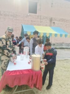 ਬੀਐਸਐਫ ਨੇ ਸਰਹੱਦੀ ਪਿੰਡ ਦੇ ਸਕੂਲ ਵਿੱਚ ਡਾਇਮੰਡ ਜੁਬਲੀ ਆਊਟਰੀਚ ਪ੍ਰੋਗਰਾਮ ਆਯੋਜਿਤ ਕੀਤਾ ਬੀਐਸਐਫ ਨੇ ਸਰਹੱਦੀ ਪਿੰਡ ਦੇ ਸਕੂਲ ਵਿੱਚ ਡਾਇਮੰਡ ਜੁਬਲੀ ਆਊਟਰੀਚ ਪ੍ਰੋਗਰਾਮ ਆਯੋਜਿਤ ਕੀਤਾ