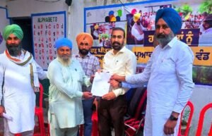 ਐਸਡੀਐਮ ਨੇ ਪਿੰਡ ਕੁਤਬਦੀਨ ਵਿਖੇ ਹੜ ਪੀੜਤਾਂ ਨੂੰ ਮੁਆਵਜ਼ਾ ਰਾਸ਼ੀ ਦੇ ਦਿਤੇ ਪ੍ਰਵਾਨਗੀ ਪੱਤਰ ਐਸਡੀਐਮ ਨੇ ਪਿੰਡ ਕੁਤਬਦੀਨ ਵਿਖੇ ਹੜ ਪੀੜਤਾਂ ਨੂੰ ਮੁਆਵਜ਼ਾ ਰਾਸ਼ੀ ਦੇ ਦਿਤੇ ਪ੍ਰਵਾਨਗੀ ਪੱਤਰ