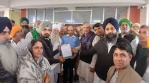 ਕਿਸਾਨ ਮਜ਼ਦੂਰ ਮੋਰਚਾ ਨੇ ਰਾਜ ਪੱਧਰੀ ਵਿਰੋਧ ਪ੍ਰਦਰਸ਼ਨਾਂ ਦਾ ਐਲਾਨ ਕੀਤਾ; ਮੰਗਾਂ ਨੂੰ ਅਣਗੌਲਿਆ ਕਰਨ 'ਤੇ 18-19 ਦਸੰਬਰ ਨੂੰ ਡੀਸੀ ਦਫ਼ਤਰ ਧਰਨਾ, 20 ਦਸੰਬਰ ਤੋਂ ਰੇਲ ਰੋਕੋ ਕਿਸਾਨ ਮਜ਼ਦੂਰ ਮੋਰਚਾ ਨੇ ਰਾਜ ਪੱਧਰੀ ਵਿਰੋਧ ਪ੍ਰਦਰਸ਼ਨਾਂ ਦਾ ਐਲਾਨ ਕੀਤਾ; ਮੰਗਾਂ ਨੂੰ ਅਣਗੌਲਿਆ ਕਰਨ 'ਤੇ 18-19 ਦਸੰਬਰ ਨੂੰ ਡੀਸੀ ਦਫ਼ਤਰ ਧਰਨਾ, 20 ਦਸੰਬਰ ਤੋਂ ਰੇਲ ਰੋਕੋ