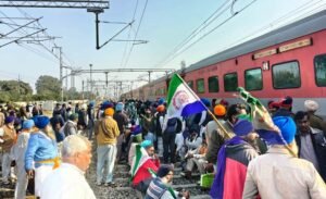 ਬਿਜਲੀ ਸੋਧ ਬਿੱਲ, 2025 ਦੇ ਖਰੜੇ ਨੂੰ ਵਾਪਸ ਲੈਣ ਦੀ ਮੰਗ ਨੂੰ ਲੈ ਕੇ ਕੇਐਮਐਸਸੀ ਵੱਲੋਂ 2 ਘੰਟੇ ਦਾ ਰੇਲ ਰੋਕੋ ਪ੍ਰਦਰਸ਼ਨ ਬਿਜਲੀ ਸੋਧ ਬਿੱਲ, 2025 ਦੇ ਖਰੜੇ ਨੂੰ ਵਾਪਸ ਲੈਣ ਦੀ ਮੰਗ ਨੂੰ ਲੈ ਕੇ ਕੇਐਮਐਸਸੀ ਵੱਲੋਂ 2 ਘੰਟੇ ਦਾ ਰੇਲ ਰੋਕੋ ਪ੍ਰਦਰਸ਼ਨ