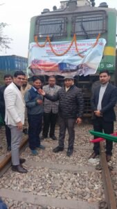 बासमती चावल की 54 टीईयू कंटेनरों की लोडिंग, नए ट्रैफिक का सृजन।” “फिरोजपुर मंडल को एक और बड़ी उपलब्धि।” बासमती चावल की 54 टीईयू कंटेनरों की लोडिंग, नए ट्रैफिक का सृजन।” “फिरोजपुर मंडल को एक और बड़ी उपलब्धि।”