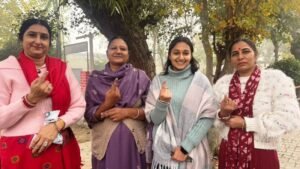 ਫਿਰੋਜ਼ਪੁਰ ਵਿੱਚ ਧੁੰਦ ਅਤੇ ਛੋਟੀਆਂ ਝੜਪਾਂ ਦੇ ਵਿਚਕਾਰ ਜ਼ਿਲ੍ਹਾ ਪ੍ਰੀਸ਼ਦ ਚੋਣਾਂ ਵਿੱਚ 50.05% ਵੋਟਰਾਂ ਨੇ ਵੋਟ ਪਾਈ